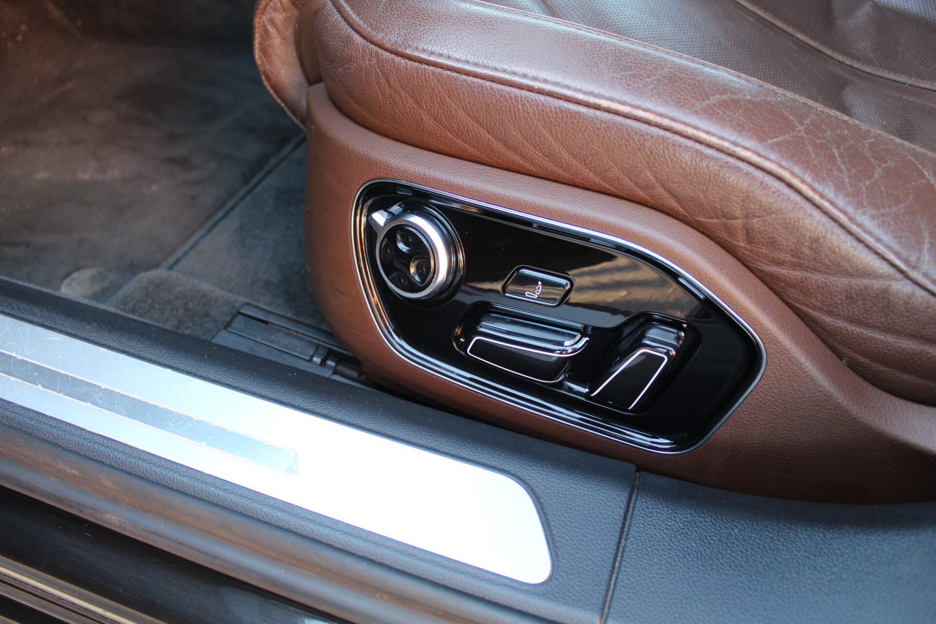 Audi A8 (2012) — 12/21