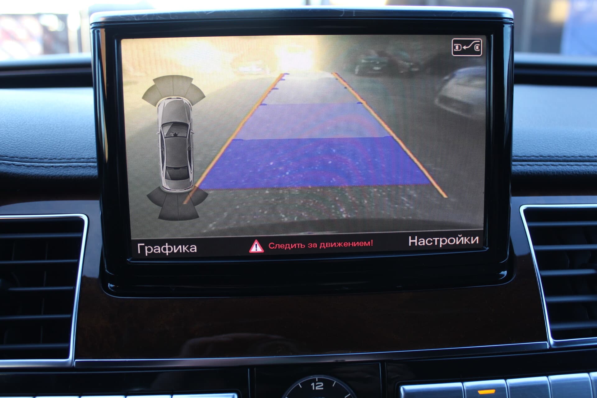 Audi A8 (2012) — 15/21