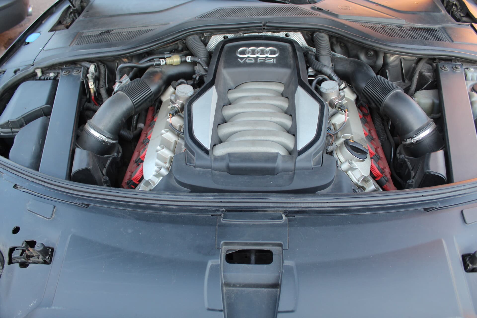 Audi A8 (2012) — 21/21