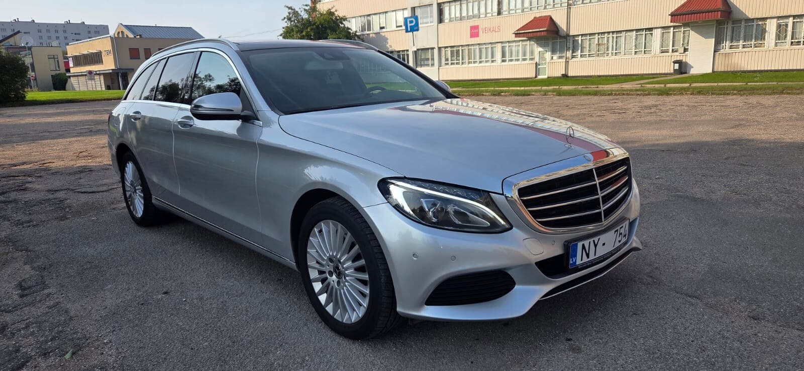 Mercedes-Benz C220 (2017) — 1/18