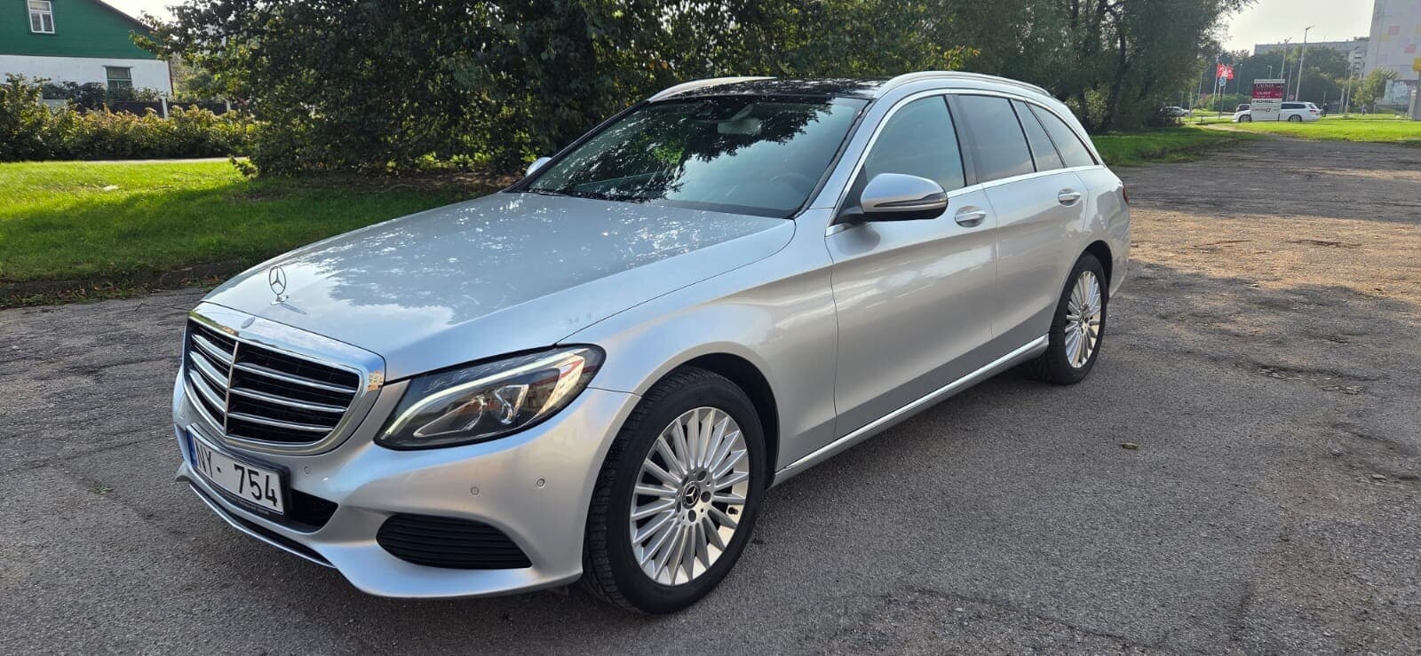 Mercedes-Benz C220 (2017) — 2/18