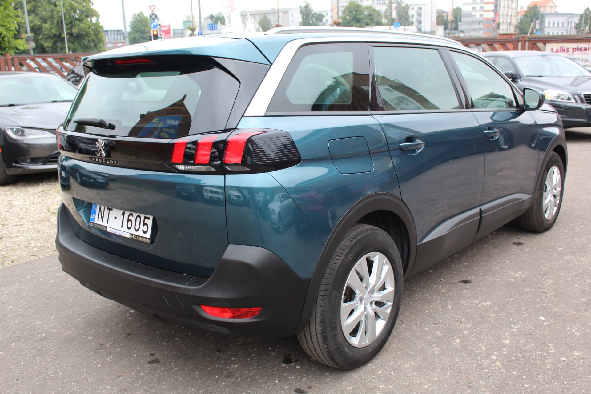 Peugeot 5008 (2018) — 4/16