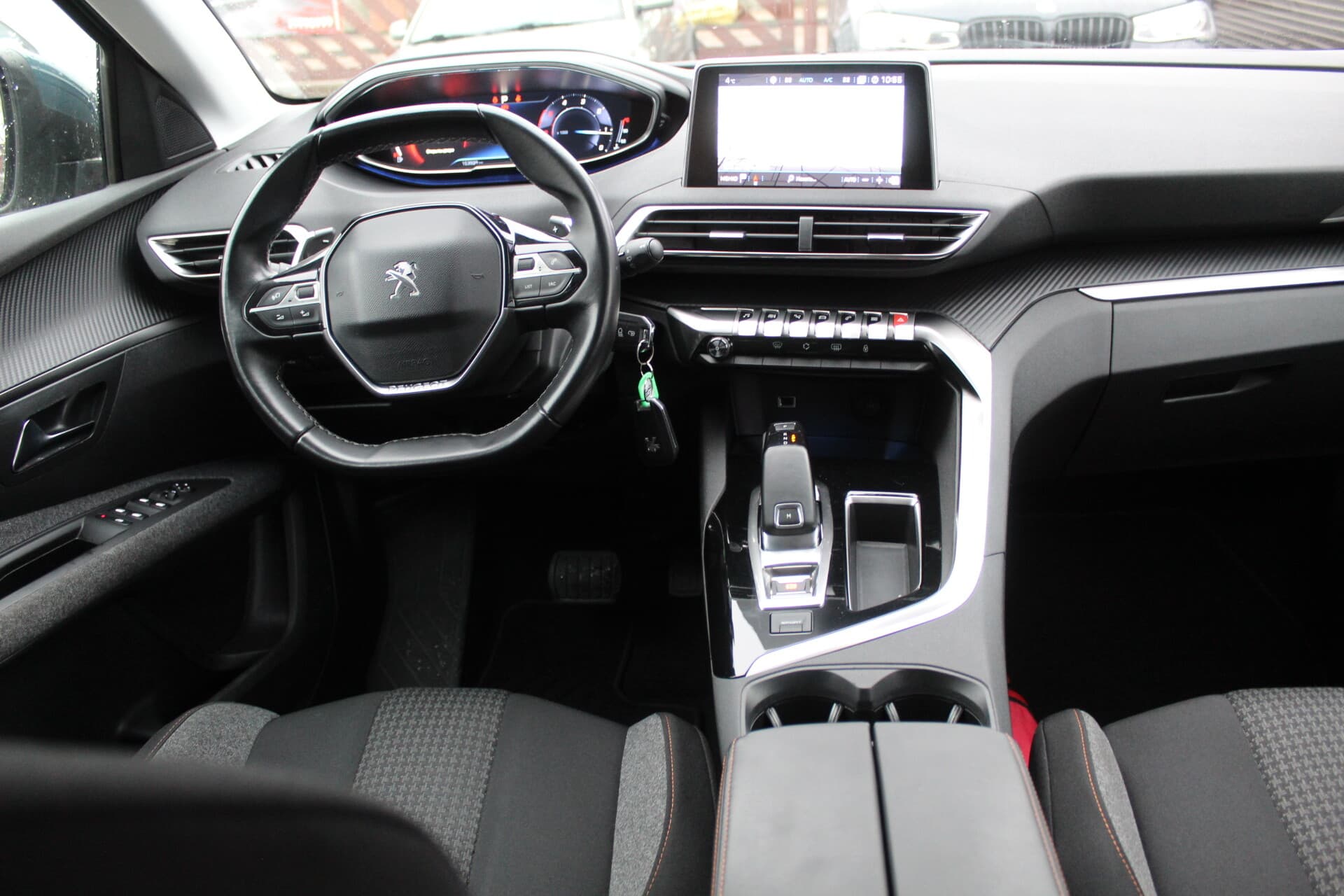 Peugeot 5008 (2018) — 10/16