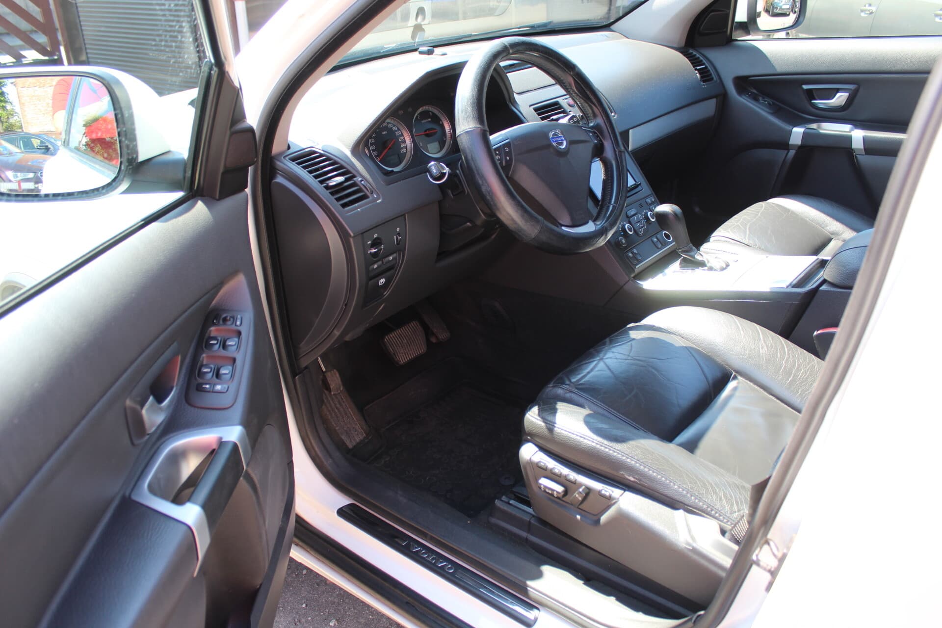 Volvo XC 90 (2013) — 6/16